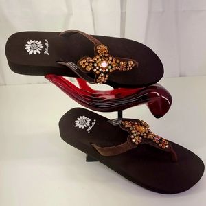 YELLOW BOX AURORA BOREALIS CRYSTAL CROSS/LEATHER THONG SANDAL. SZ.9M $89.00